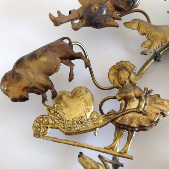 VTG All Holiday Season Brass Wreath - Picture 6 of 13